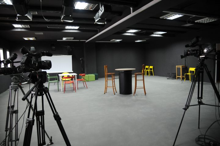 studio 2